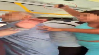 Fatihte İETT otobüs şoförü ile yolcu arasında çıkan kavgaya biber gazlı müdahale