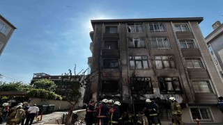 Fatihte ilaç deposu alevlere teslim oldu