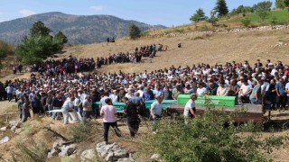 Feci kazada hayatını kaybeden 1i bebek 5 kişi son yolculuğuna uğurlandı