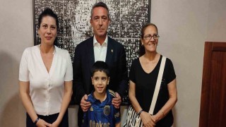 Fenerbahçe, lösemi hastası İzmirli Rüzgarı stadyumda ağırladı