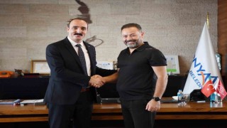 Fesli Efenin hikayelerinden Konyaaltına iki türkü yapıldı