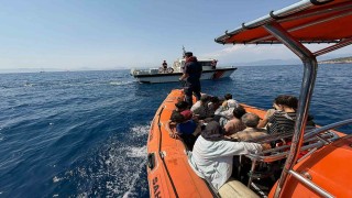 Fethiyede 37 düzensiz göçmen kurtarıldı