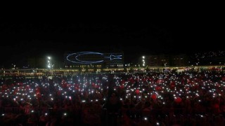 Fettah Can binlerce seveni ile Zafer Bayramını kutladı