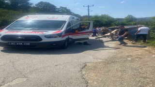 Fındık işçilerini taşıyan traktör devrildi: 8 yaralı