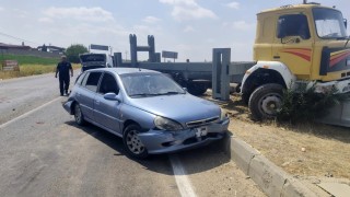 Freni boşalan kamyon, kırmızı ışıktaki 4 otomobile çarptı: 3 yaralı