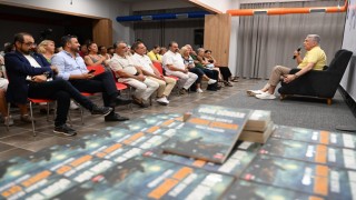 Gazeteci Uğur Dündar Kuşadasında sevenleriyle buluştu