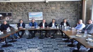 Gazi Kars Eğitim ve Kültür Vakfı yönetimi basınla buluştu