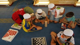 Gaziantep Vakıflar Bölge Müdürlüğünden Kuran kursu öğrencilerine hediye