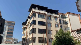Gaziantepte 4 katlı binanın terasında yangın