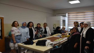 Gaziantepte kadınlar kendi diktikleri kıyafetleri giyiyor