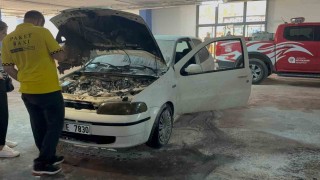 Gazipaşada AVM otoparkında otomobil yangını