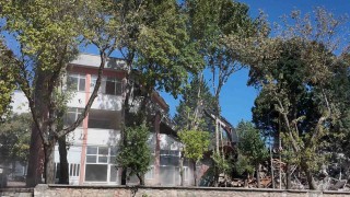 Gedizde 43 yıllık Kızılay İşhanı yıkıldı