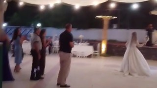 Gelin çiçeği için genç kızlar değil erkekler yarıştı