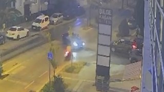 Genç motorcunun kaza anı kameralara böyle yansıdı