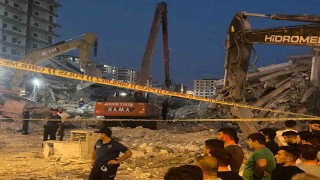 Göçük altında kalan iş makinası operatörünün cansız bedenine ulaşıldı