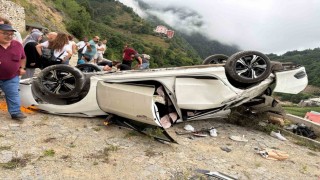 Göksu Travertenlerinde 4 kişinin yaralandığı trafik kazası güvenlik kamerasına yansıdı