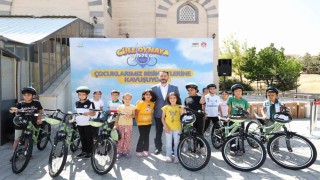 Güle oynaya camiye gel projesi çerçevesinde çocuklar bisikletlerine kavuşmaya devam ediyor