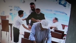 Gümüşhanede boğazına yemek kaçan yaşlı adamı Heimlich manevrasıyla kurtardı