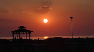 Gün batımı Van Gölünde seyirlik bir güzellik sunuyor