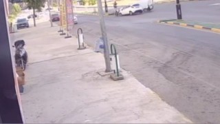 Hafif ticari araçla çarpışan otomobil apartmanın bahçesine uçtu: 3 yaralı