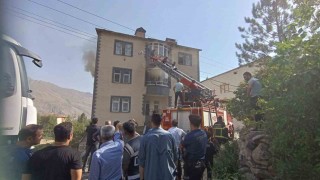 Hakkaride korkutan yangın