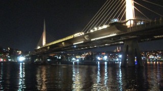 Haliçte köprüden düşen şahıs için arama çalışmaları başlatıldı