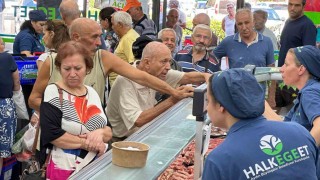 Halk Ege Ette 30 Ağustos İndirimi yoğun ilgi gördü