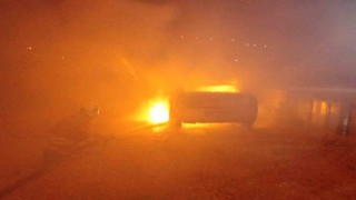 Hatayda 2 farklı noktada çıkan yangında 2 araç yandı