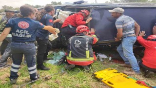 Havranda sıkışmalı trafik kazası: Sürücü kurtarıldı