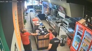 Heimlich manevrası ile müşterisinin hayatını kurtardı
