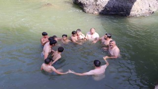 Hem serinliyor hem de eğleniyorlar