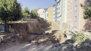 Heyelan nedeniyle evleri boşaltılan mağdurların endişeli bekleyişi sürüyor