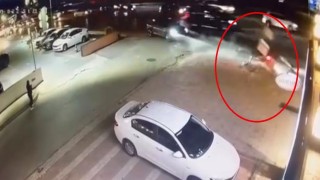 Hızla ilerleyen motosikletli böyle kaza yaptı