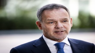 Hollandalı Bakan Veldkamp, hükümetinin İsraile yönelik yaptırımlarda anlaşamaması üzerine istifa etti