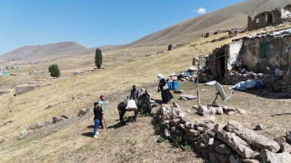 Iğdırda 2025 yılında eşek sırtında su taşıyorlar