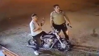 İki genç, bekçilerden böyle kaçtı