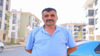 İki oğlunu kaybeden depremzede baba: Devletimiz evlerimizi yaptı