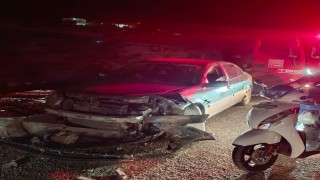 İki otomobil kafa kafaya çarpıştı: 2 yaralı