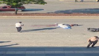 İki otomobilin arasında sıkışan motosiklet sürücüsü hayatını kaybetti