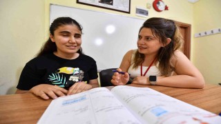 İlk 10 bine giren görme engelli Nazalin, Ankara Üniversitesine yerleşti