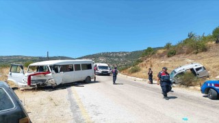 İncir işçilerini taşıyan minibüs ticari araç ile çarpıştı: 3ü ağır 8 yaralı