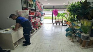 İnegölde zabıta çiçekçileri mercek altına aldı