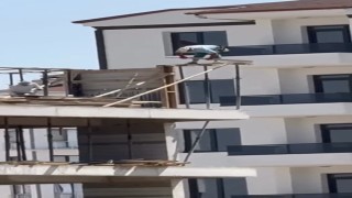 İnşaat işçilerinin tehlikeli çalışması kameraya yansıdı