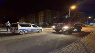 İnşaat malzemelerinin yanındaki otluk alan ateşe verildi