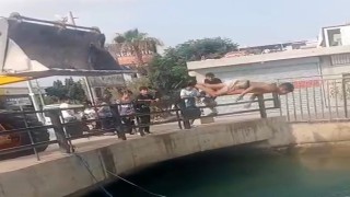 İş makinesi çocuklar için tramplen oldu