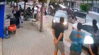 İş makinesi operatörü 5 araca çarptı, kepçesine aldığı 2 yaya yaralandı