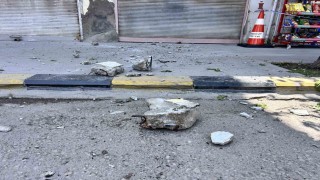 İskenderunda binadan kopan taş parçaları korkuttu