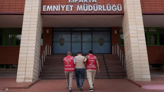 Ispartada hırsızlık suçundan aranan cezaevi firarisi yakalandı