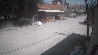 Ispartada otomobil kıraathaneye daldı: 1 ölü, 1 yaralı