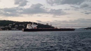 İstanbul Boğazı arızalanan petrol tankeri nedeniyle gemi trafiğine kapatıldı